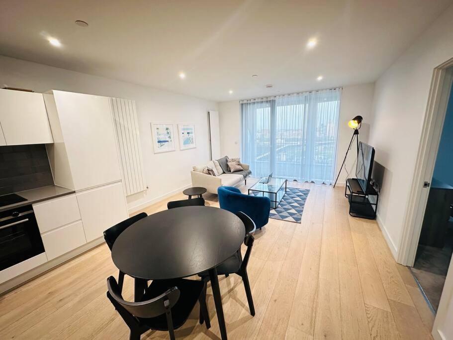 Spacious Modern 1 Bed Apartment. لندن المظهر الخارجي الصورة