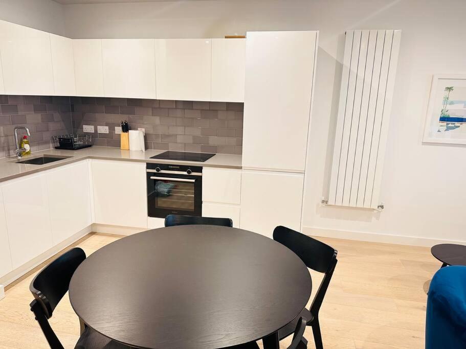 Spacious Modern 1 Bed Apartment. لندن المظهر الخارجي الصورة