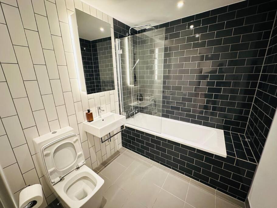 Spacious Modern 1 Bed Apartment. لندن المظهر الخارجي الصورة